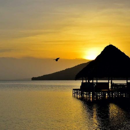 Hotel Y Restaurante El Muelle El Remate Εξωτερικό φωτογραφία