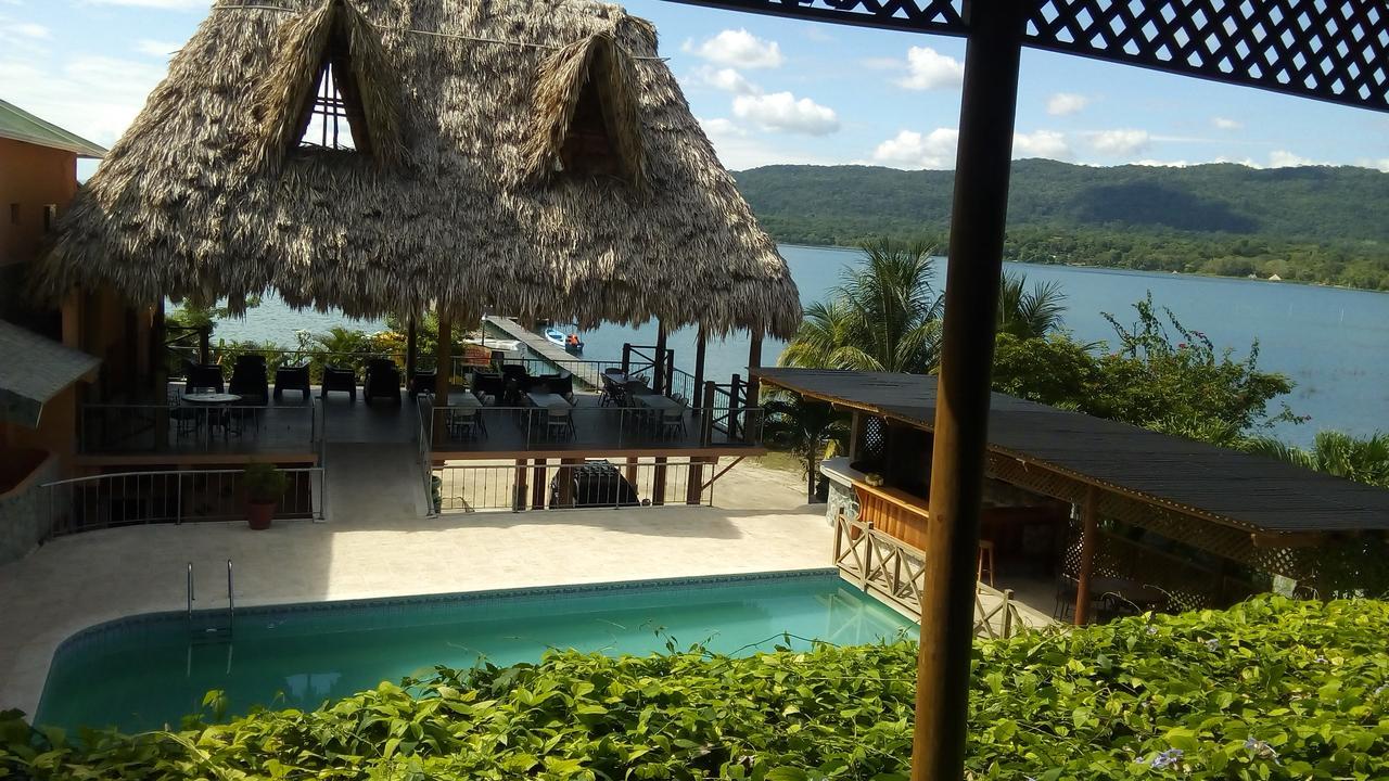 Hotel Y Restaurante El Muelle El Remate Εξωτερικό φωτογραφία